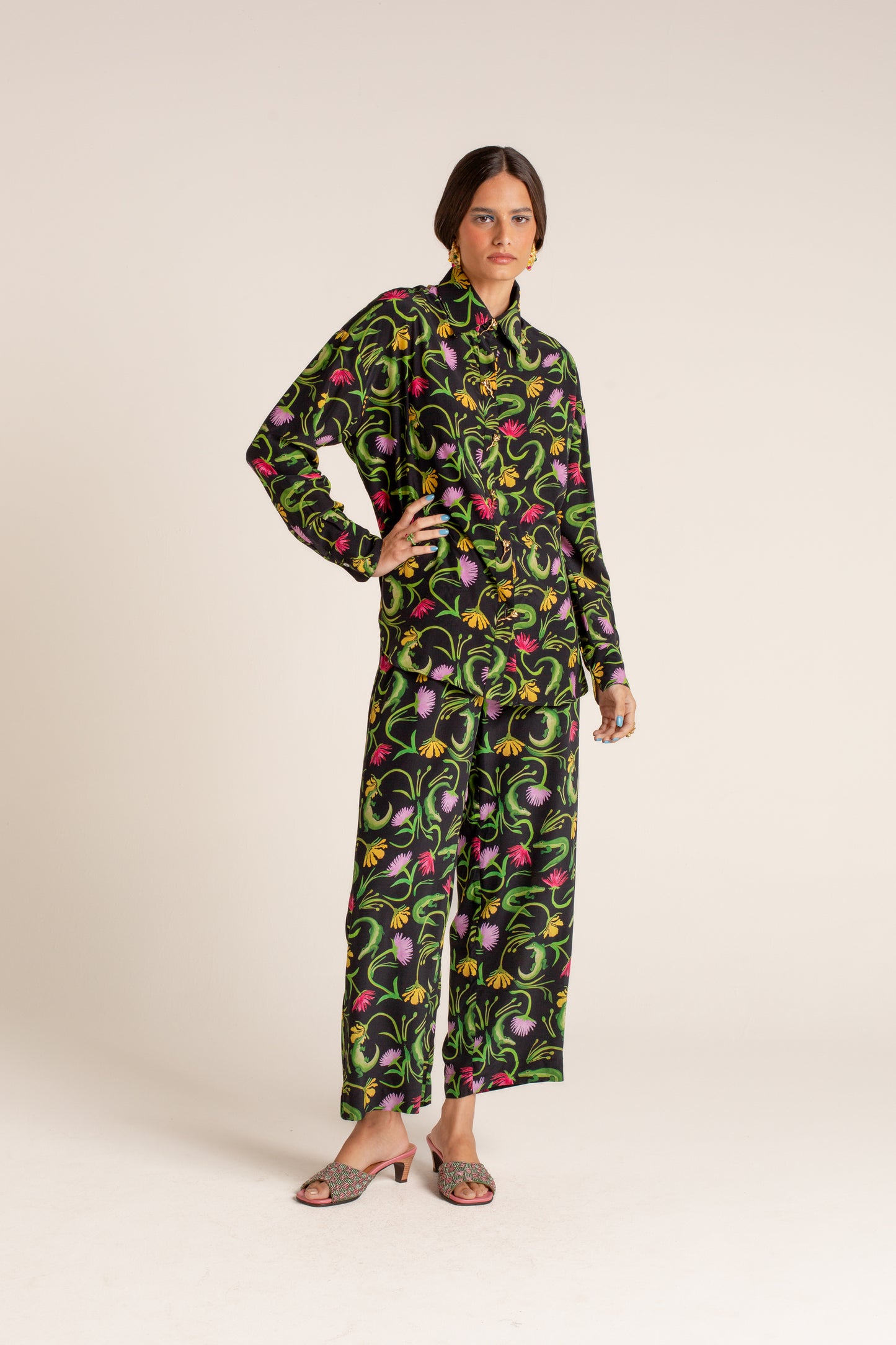 Camisa Flora Egípcia Preta